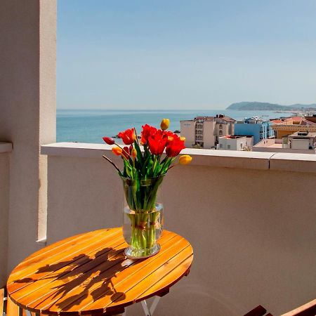 Hotel Alexandra - Beach Front - Healthy Xxl Breakfast & Brunch Until 12 30 - Parking Included Misano Adriatico Exteriör bild