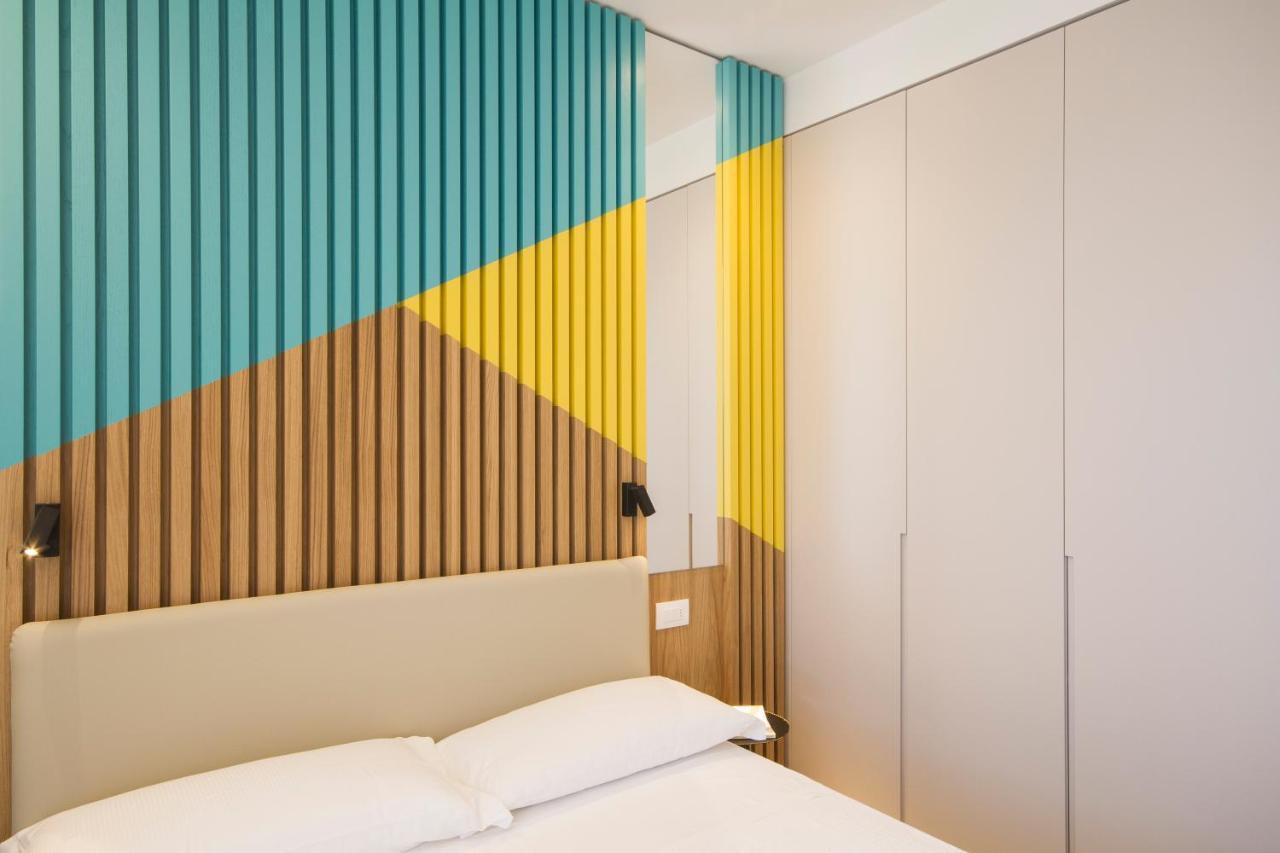 Hotel Alexandra - Beach Front - Healthy Xxl Breakfast & Brunch Until 12 30 - Parking Included Misano Adriatico Exteriör bild