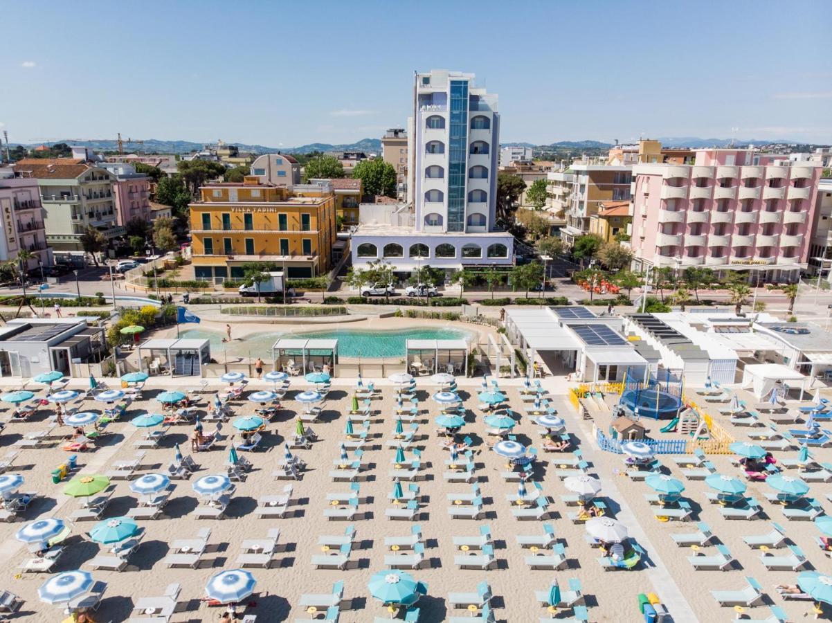 Hotel Alexandra - Beach Front - Healthy Xxl Breakfast & Brunch Until 12 30 - Parking Included Misano Adriatico Exteriör bild