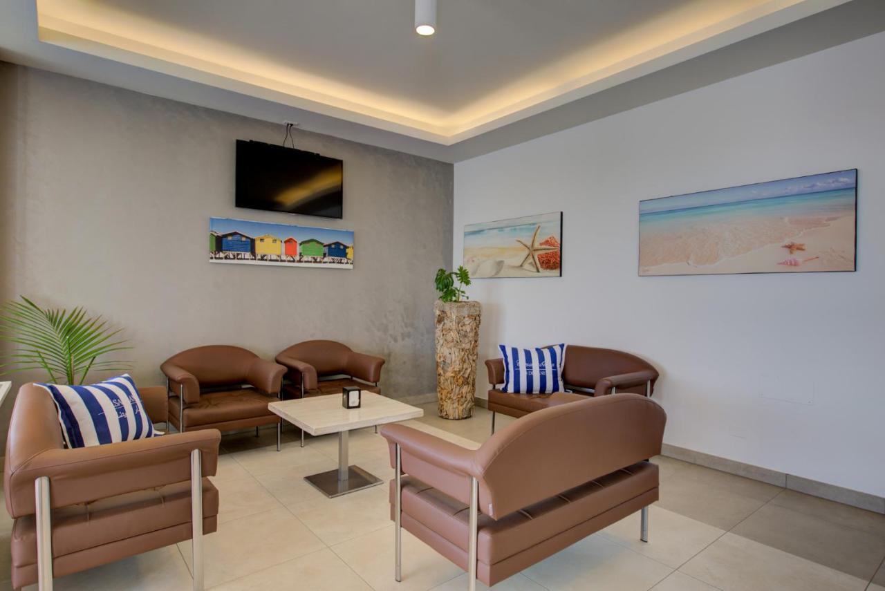 Hotel Alexandra - Beach Front - Healthy Xxl Breakfast & Brunch Until 12 30 - Parking Included Misano Adriatico Exteriör bild