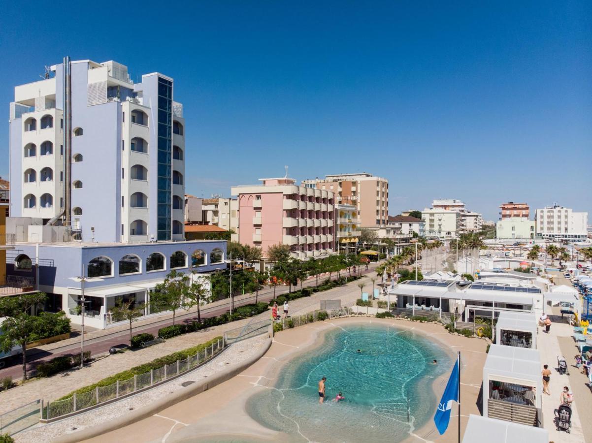 Hotel Alexandra - Beach Front - Healthy Xxl Breakfast & Brunch Until 12 30 - Parking Included Misano Adriatico Exteriör bild