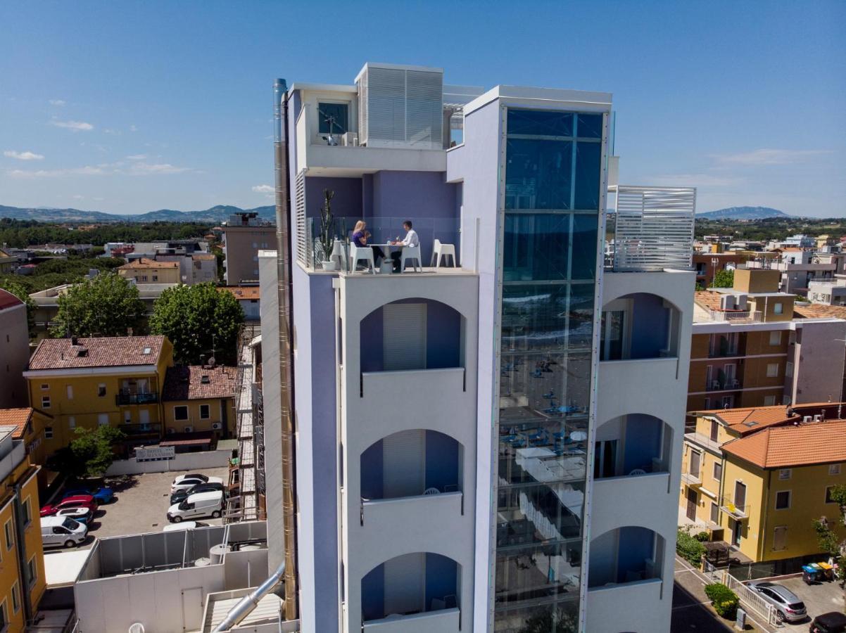 Hotel Alexandra - Beach Front - Healthy Xxl Breakfast & Brunch Until 12 30 - Parking Included Misano Adriatico Exteriör bild