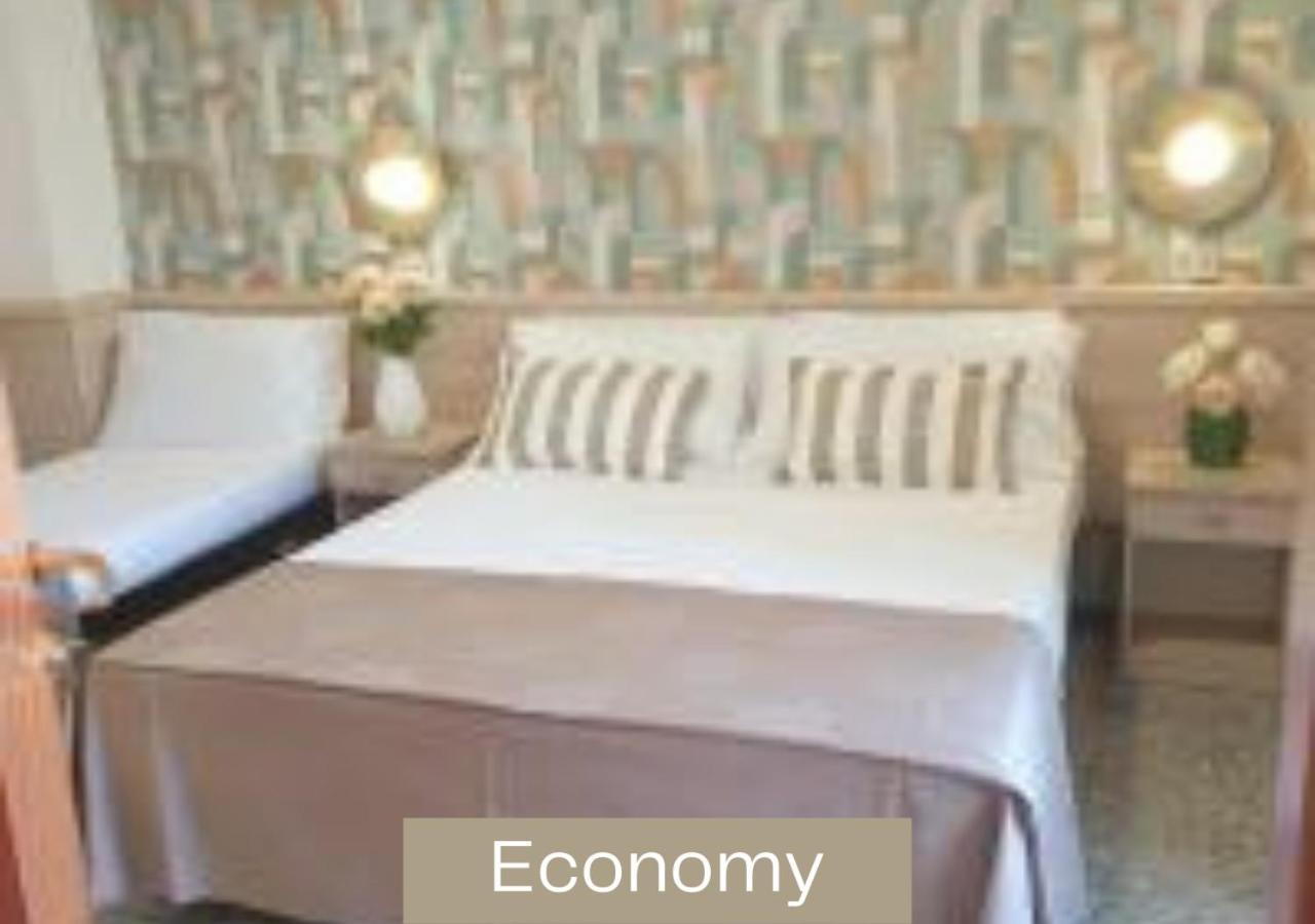 Hotel Alexandra - Beach Front - Healthy Xxl Breakfast & Brunch Until 12 30 - Parking Included Misano Adriatico Exteriör bild