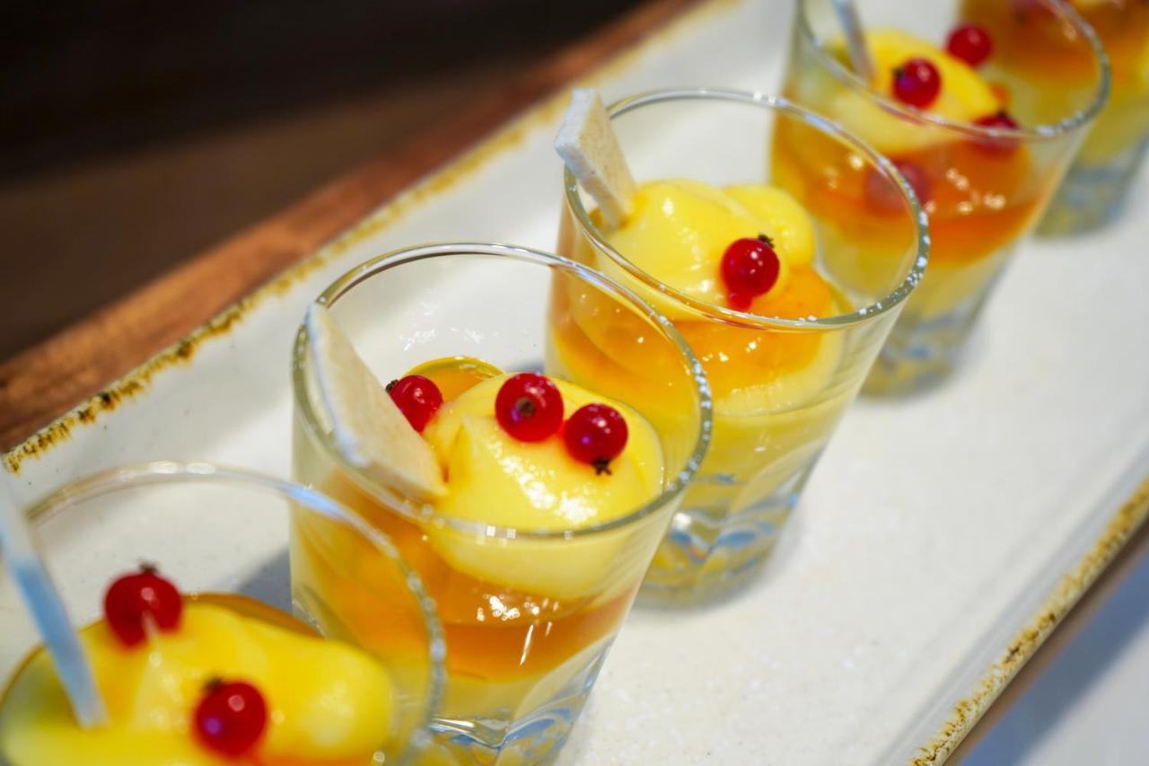 Hotel Alexandra - Beach Front - Healthy Xxl Breakfast & Brunch Until 12 30 - Parking Included Misano Adriatico Exteriör bild