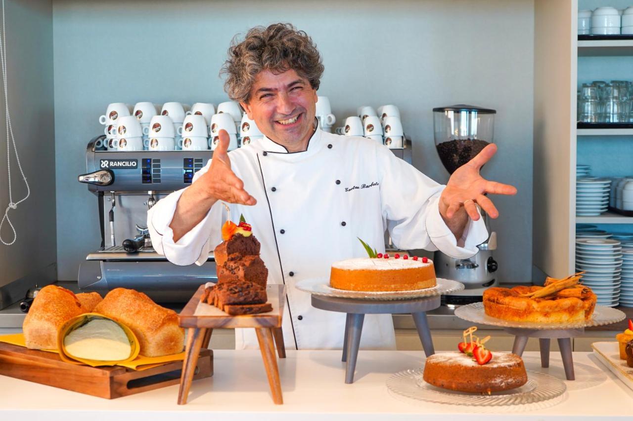 Hotel Alexandra - Beach Front - Healthy Xxl Breakfast & Brunch Until 12 30 - Parking Included Misano Adriatico Exteriör bild