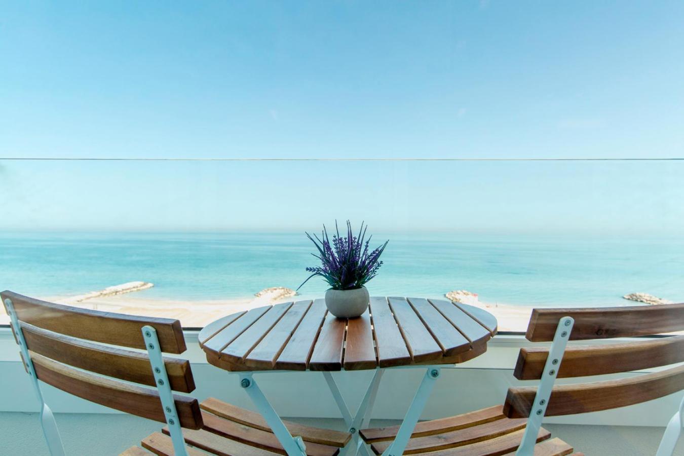 Hotel Alexandra - Beach Front - Healthy Xxl Breakfast & Brunch Until 12 30 - Parking Included Misano Adriatico Exteriör bild
