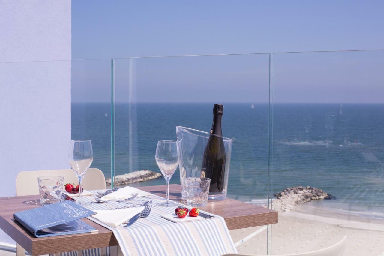 Hotel Alexandra - Beach Front - Healthy Xxl Breakfast & Brunch Until 12 30 - Parking Included Misano Adriatico Exteriör bild