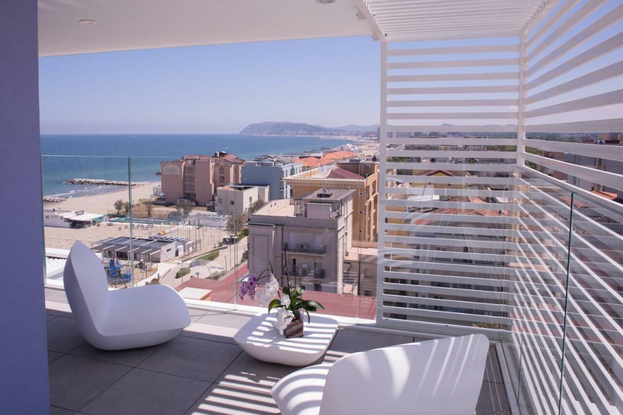 Hotel Alexandra - Beach Front - Healthy Xxl Breakfast & Brunch Until 12 30 - Parking Included Misano Adriatico Exteriör bild