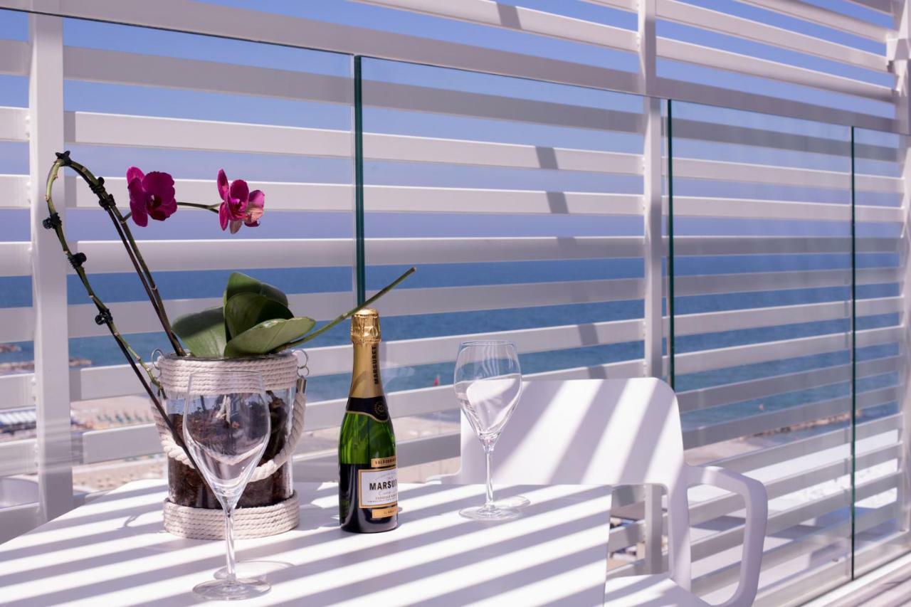 Hotel Alexandra - Beach Front - Healthy Xxl Breakfast & Brunch Until 12 30 - Parking Included Misano Adriatico Exteriör bild